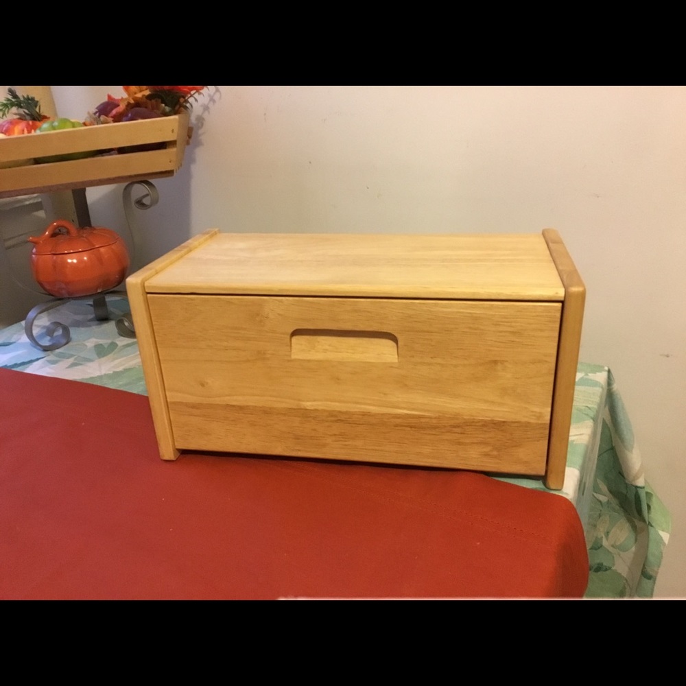 Bread box